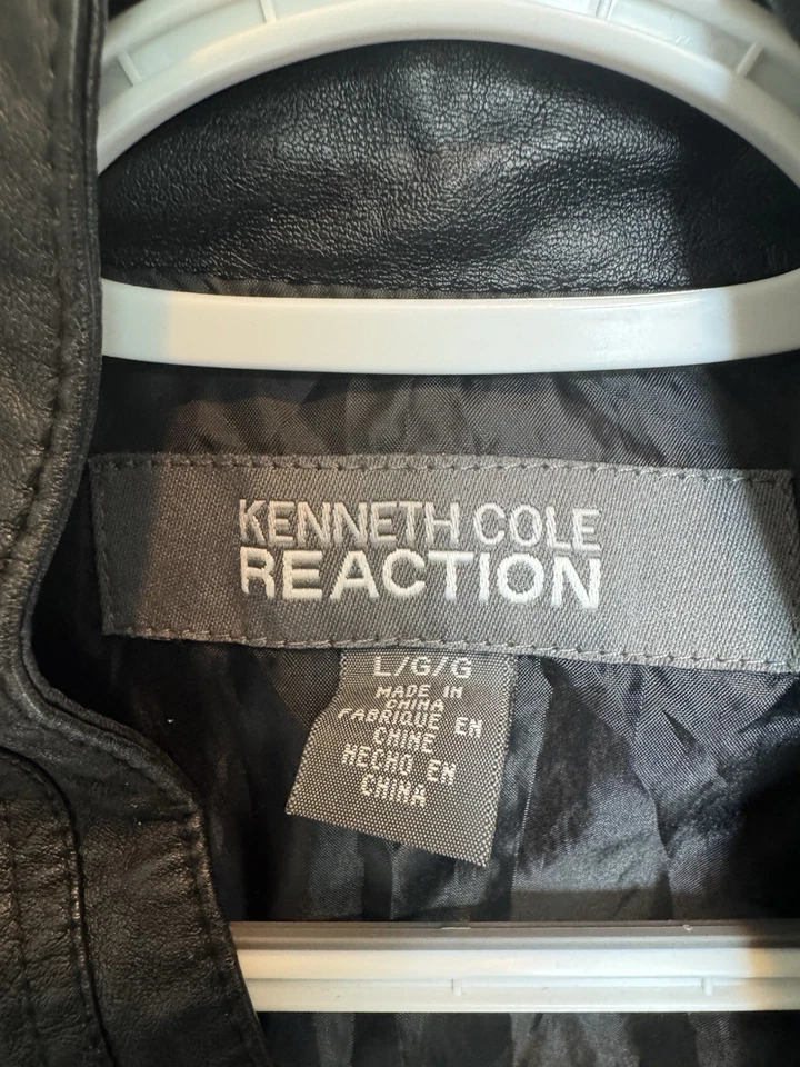 Chaqueta de motocicleta Kenneth Cole Reaction de cuero sintético para hombre negra talla L con cremalleras Foto 3 de 4