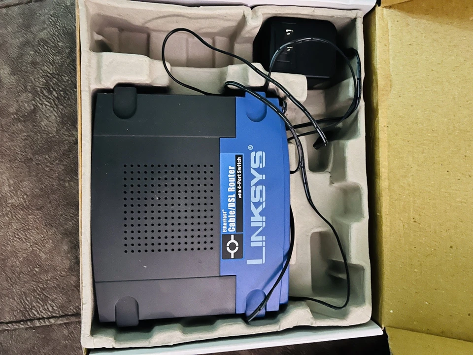 Linksys WRT54G Wireless-G Broadband Router 2.4 GHz - Image 2 of 4