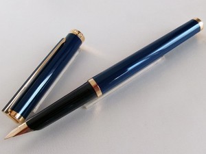 S.T. Dupont Classic Fountain Pen 18K EF Nib Laque De Chine Blue GT