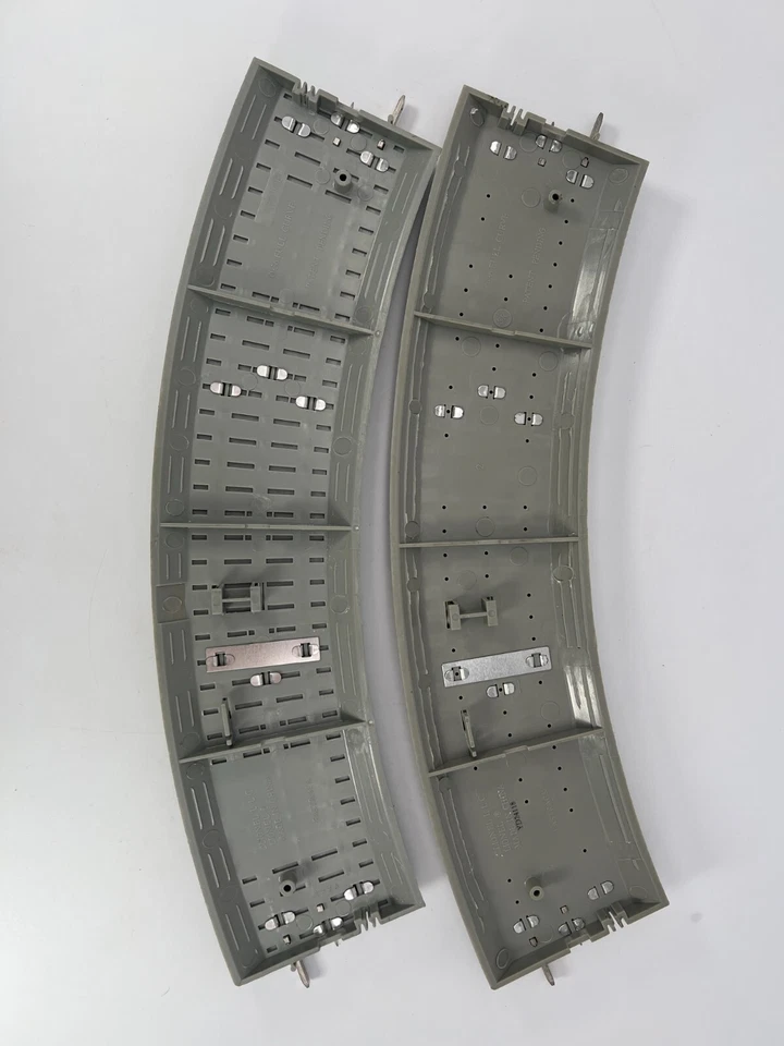 Lionel Fastrack O Gauge 0-36 Full Curve Set of (2) Good Condition - Image 4 of 4