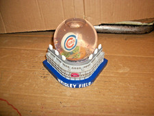 2007 Cubs Wrigley Field Snow Globe 