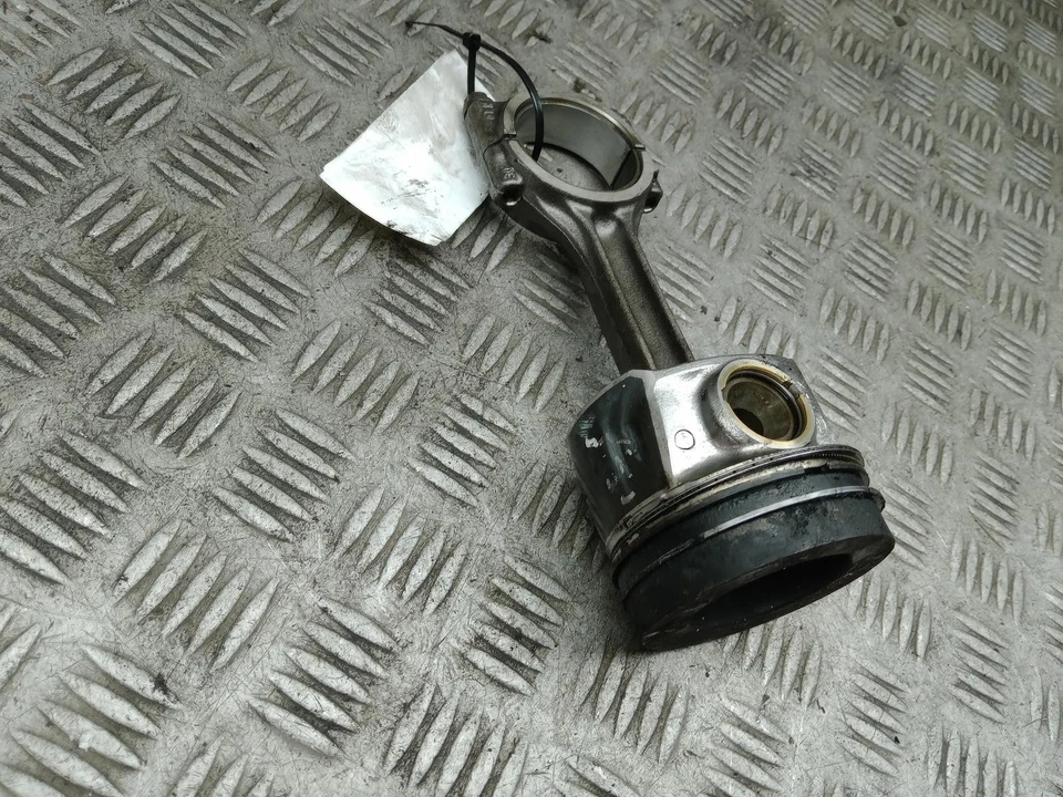 VOLKSWAGEN GOLF PISTÓN VARA 2.0 DIÉSEL 04L107065A CRBC MK7 2013-2020 Foto 2 de 4