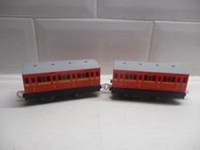 tomy trackmaster thomas the tank engine train set red passenger coaches..