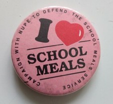  VINTAGE METAL PIN BADGE 40MM "I LOVE SCHOOL MEALS" NUPE CAMPAIGN