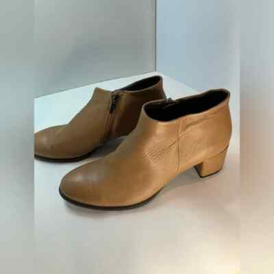 ECCO Womens Ankle Booties Camel 2-inch Heels Zip Up size 8