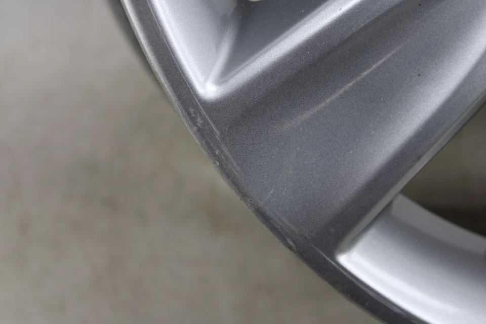 Jaguar XE 2017 18" X 7,5" llanta OEM JG156 Foto 2 de 4