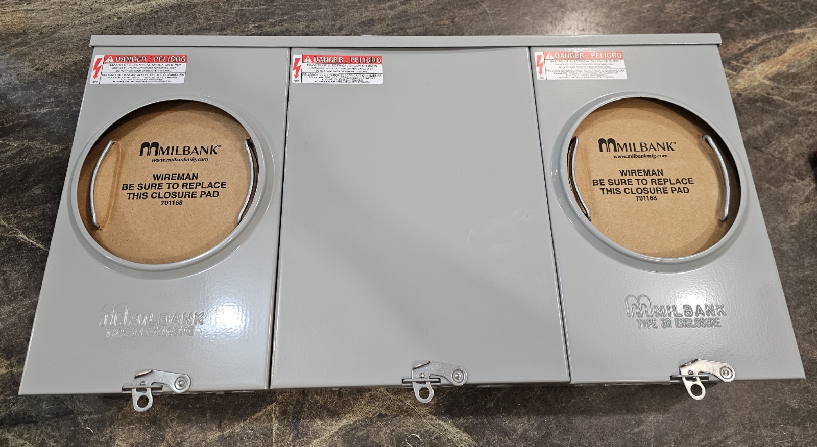 MILBANK U1252-X 200A DUAL METER CAN SOCKET OVERHEAD/UNDERGROUND (NEW IN BOX!)