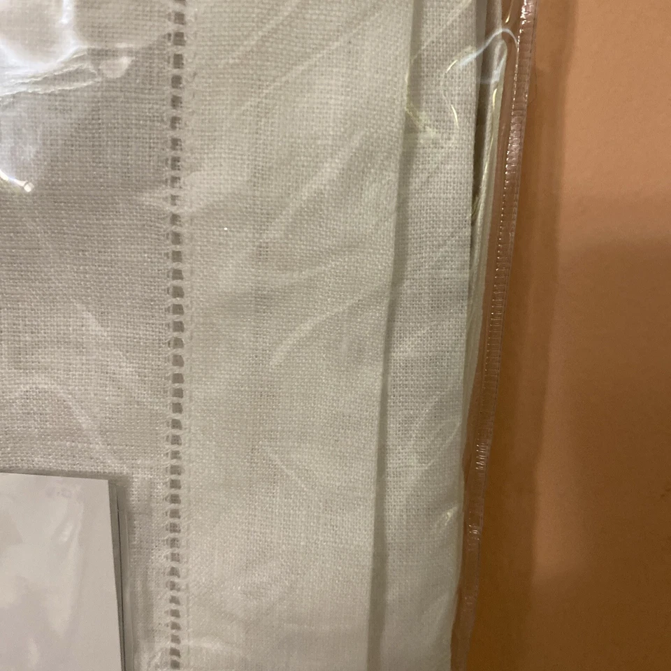 Sferra 902 Festival Table Runner 15 x 108 in Linen White @ - Image 2 of 4