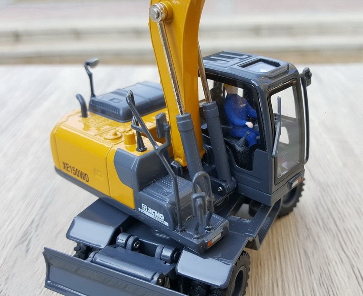 1/50 Scale XCMG XE150WD Wheeled Excavator Diecast Model Collection