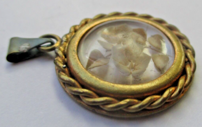 Pendentif Reliquaire Vintage Avec Fleur Séchée - Couleur Or - Bijou Ancien Unique - Réf. 5194 - Occasion