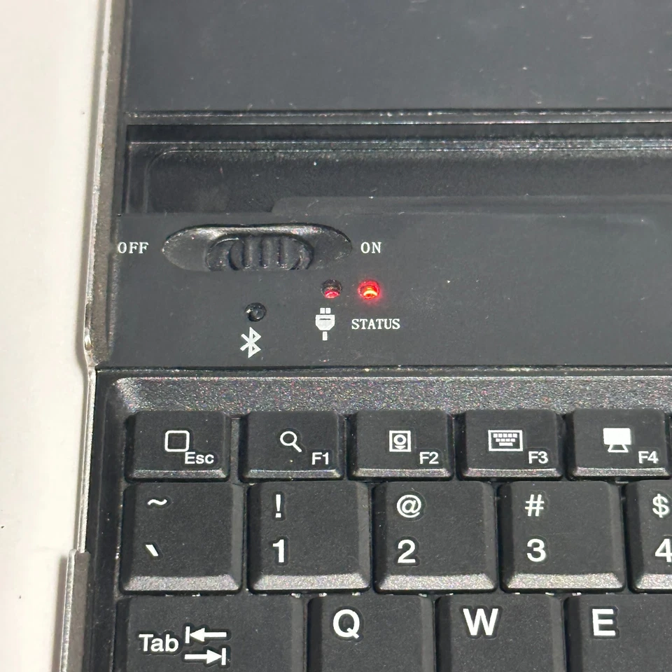 ZAGGmate Funda Aluminio con Teclado Bluetooth Incorporado para iPad 1ª Generación Foto 2 de 4