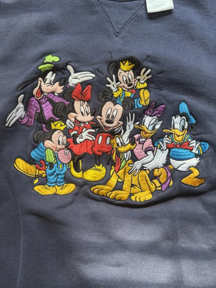*Rara vez usada* Sudadera vintage para mujer Disney Store cuello redondo Foto 2 de 4