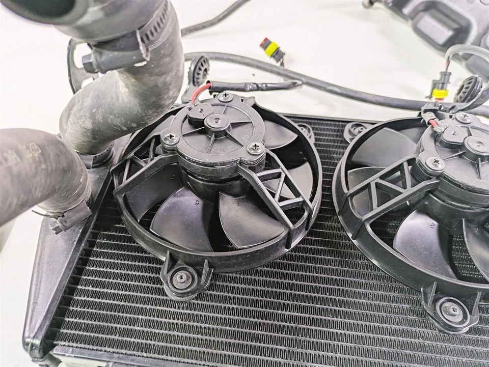 Juego de mangueras de depósito ventiladores radiador Ducati Hypermotard 821 SP 2013 54840981D Foto 3 de 4