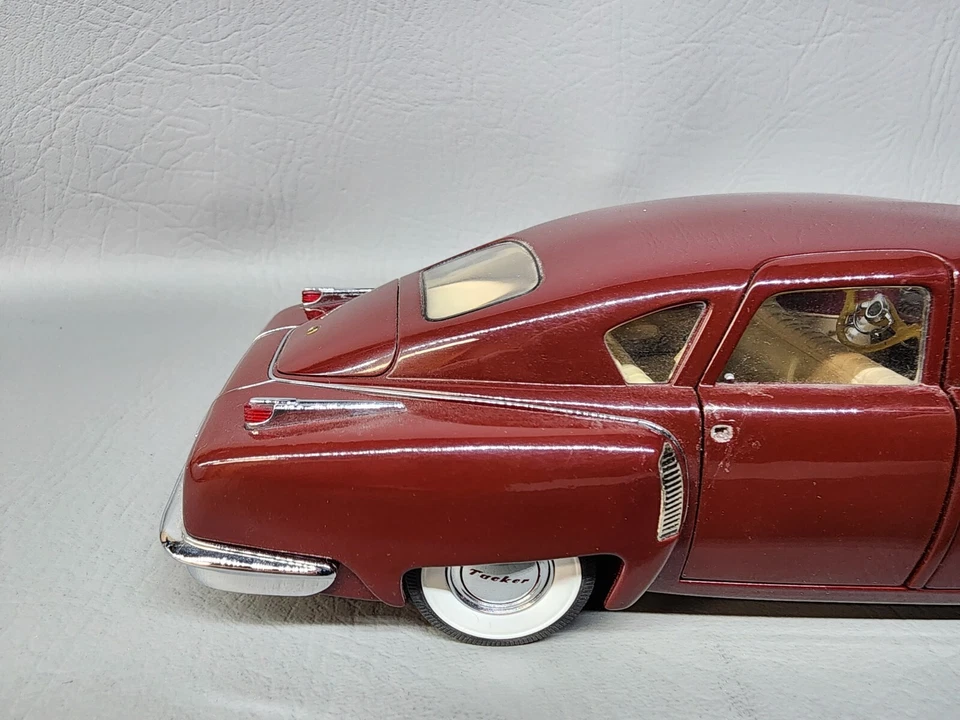 DANBURY MINT 1948 TUCKER "TIN GOOSE" Model Car Diecast 1:24 Scale - Image 2 of 4