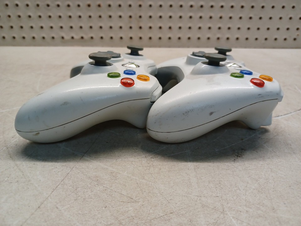 LOT of 7 Xbox 360 Wireless Controllers Microsoft Black and White