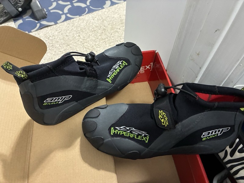 Hyperflex Amp 2mm Men's Booties Size 8 (new) 