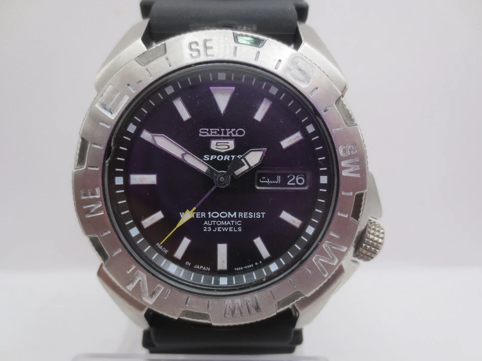 SEIKO SPORTS 7S36-02P0 DAYDATE STAINLESS STEEL AUTOMATIC MENS DIVER WATCH - Image 3 of 4