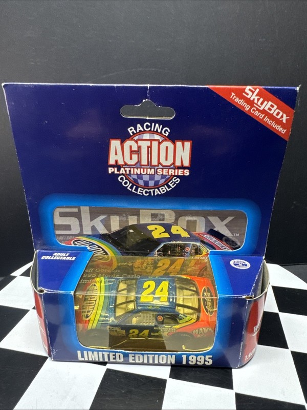 Jeff Gordon #24 1995 DuPont Monte Carlo 1:64 Action Diecast w/ SkyBox Card
