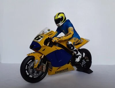 FIGURINE VALENTINO ROSSI MOTO GP 2006 MINICHAMPS 1/12 + MOTO GP 2006 ALTAYA 1/12 - Photo 1/4