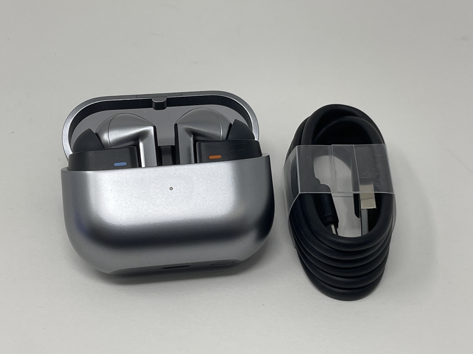 Samsung Galaxy Buds 3 Pro SM-R630 Bluetooth Wireless Earbuds in Sleek Silver