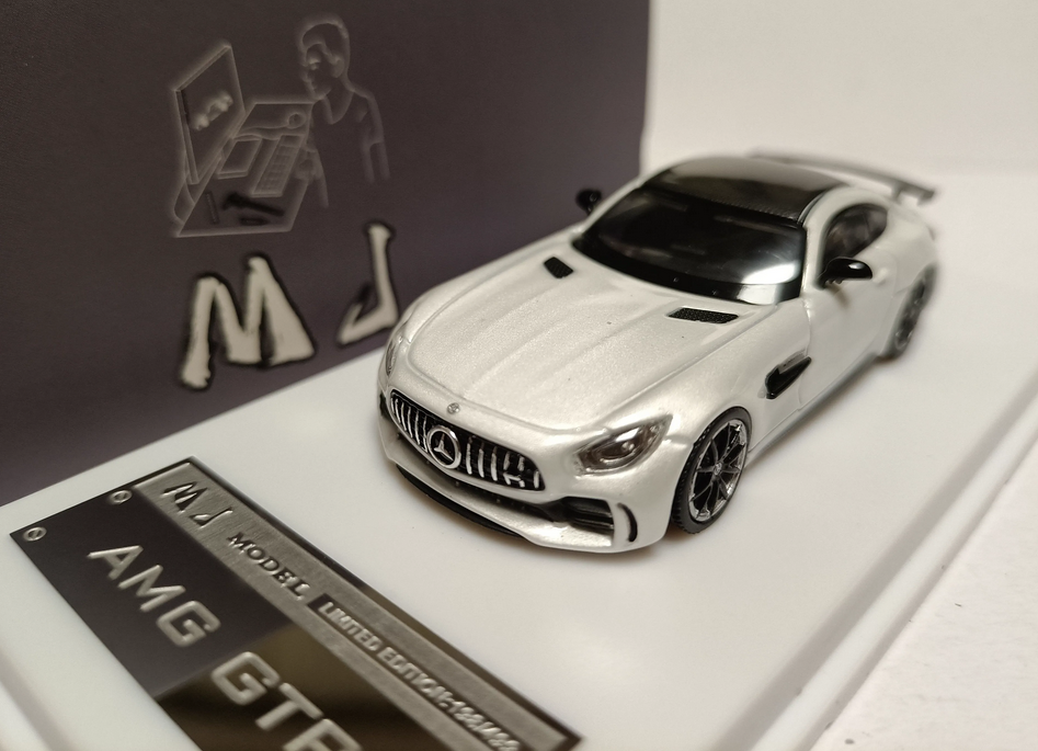 MJ 1 64 Mercedes Benz hardtop alloy supercar model Mercedes Benz AMG GTR white
