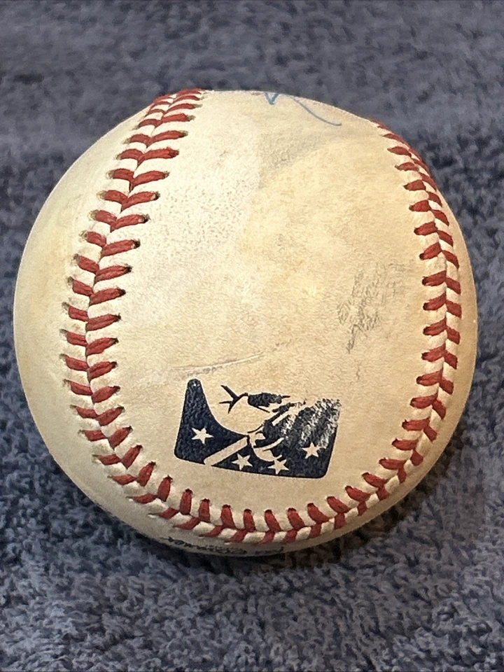 Pelota de béisbol firmada por Tyler Austin autografiada D Foto 3 de 4
