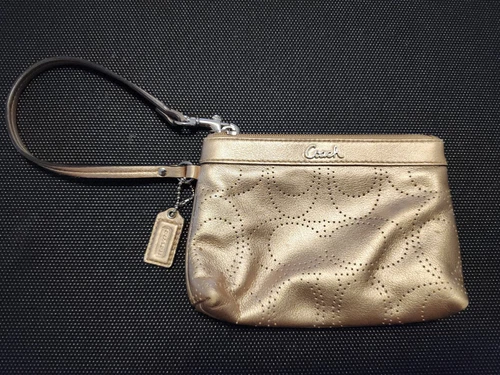 Borsa da polso piccola Coach vintage in pelle dorata con occhielli a C modello taglio lazer