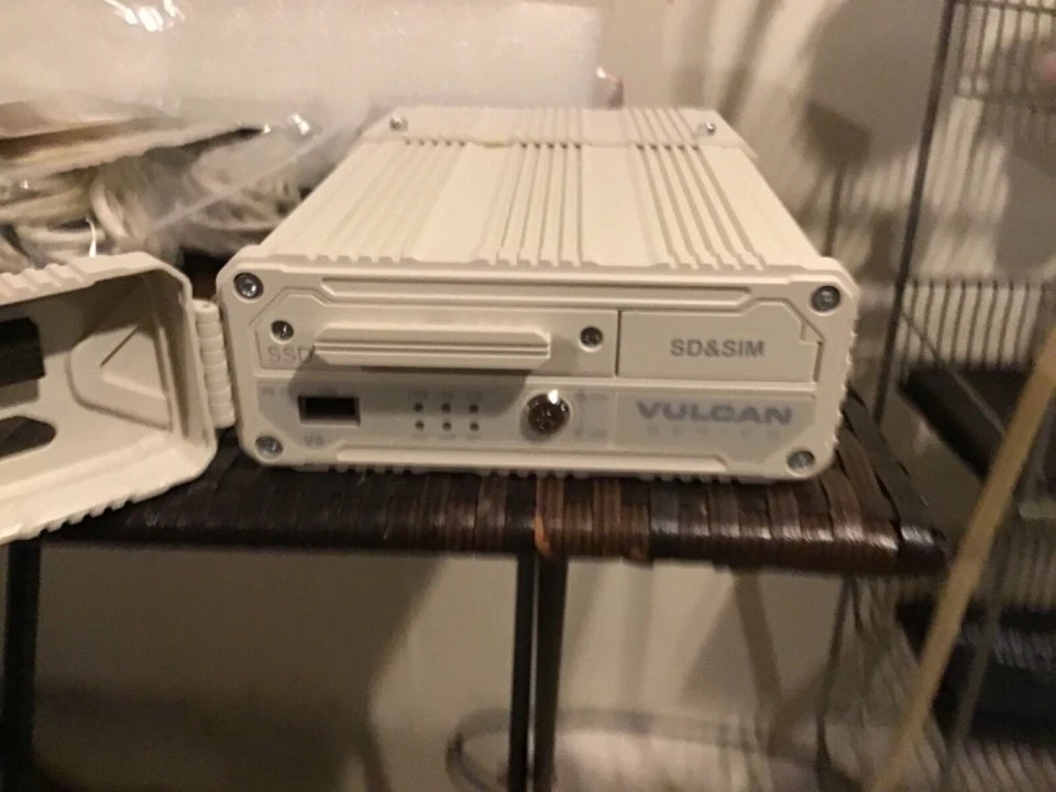 SISTEMA DE GRABACIÓN DVR MÓVIL PROFESIONAL ANGELTRAX VULCAN V5-500SD 5 CANALES Foto 3 de 4