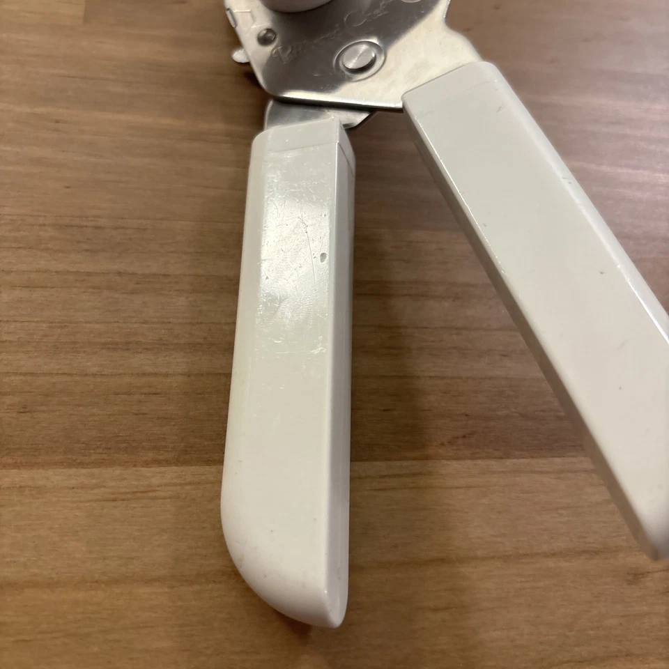 Pampered Chef Safety Smooth Edge Can Opener White Manual Bottle 2758 Retired - Image 3 of 4