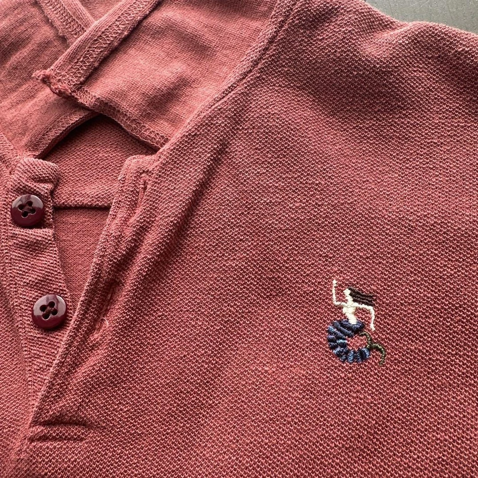 CAMISA POLO KAPITAL ROJA USADA CON LOGO BORDADO, MANGA CORTA BUENA Foto 2 de 4