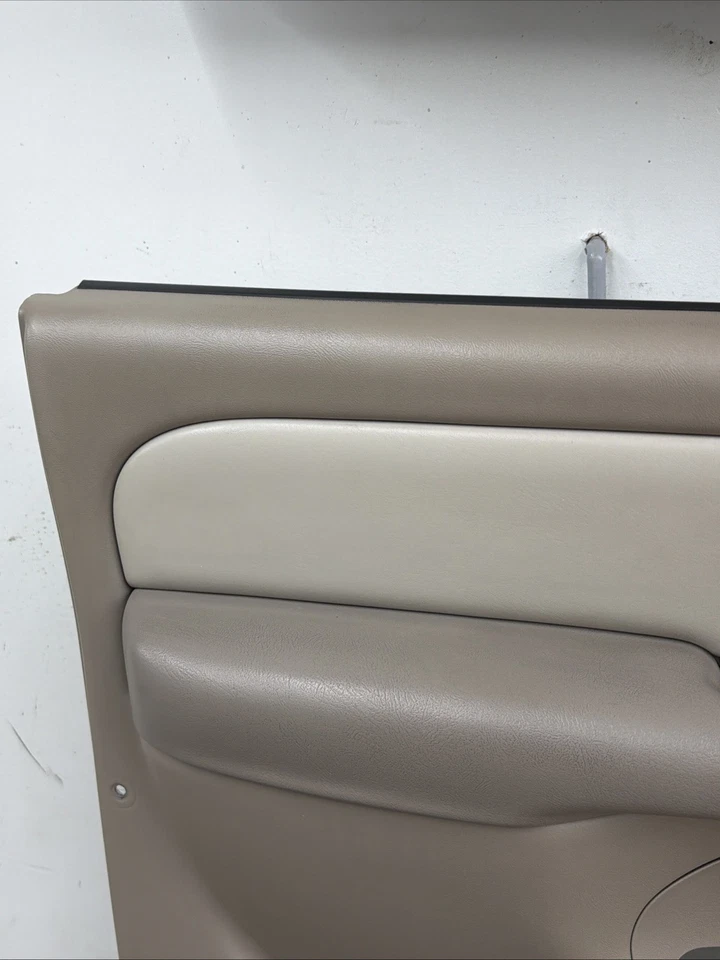 03-07 Chevrolet Silverado Tahoe GMC Sierra Yukon Pair Door Panels OEM Neutral - Image 3 of 4