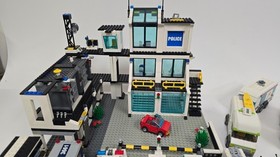 LEGO CITY: Police Headquarters (7744) Lot 108 Figures 60021 7034 7288 + Extras