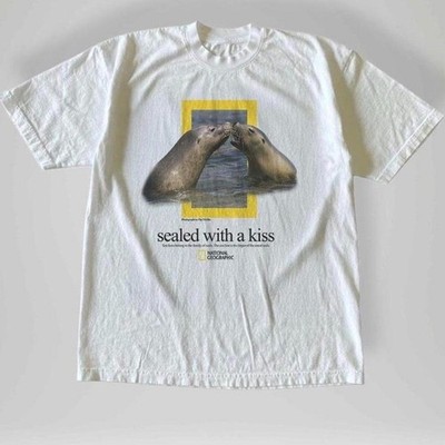 National Geographic 'Sealed with a kiss' GRAPHIC UNISEX TEE S-5XL