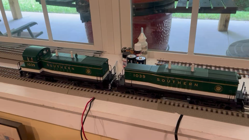 RailKing O 30-2157-1/-3 PS-1 Southern NW2 #1039 W. Dummy Calf Unit & BCR - Video 1 of 1