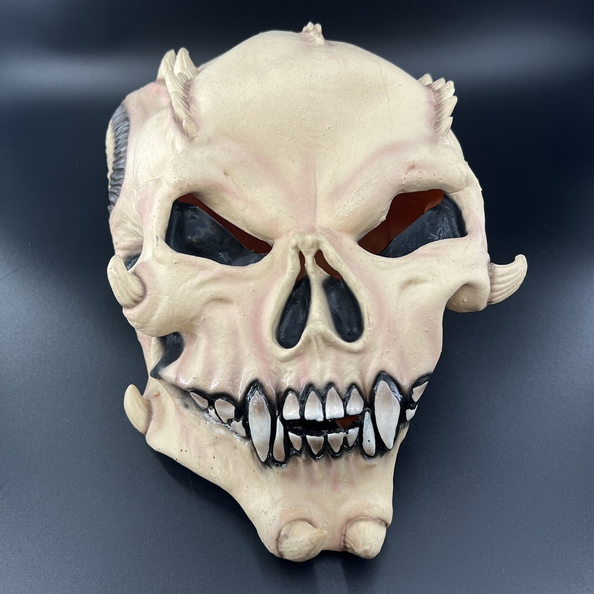 Rubies Halbmaske Skull Mit Haaren – Gruselig-coole Maskerade Für Halloween & Partys