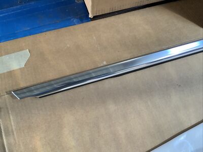 2016-2022 MERCEDES GLC300 FRONT RIGHT SIDE DOOR WINDOW BELT