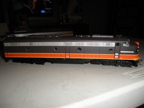 Ilinios Central - E8 mit DCC&SOUND # 4023 | Zustand: New