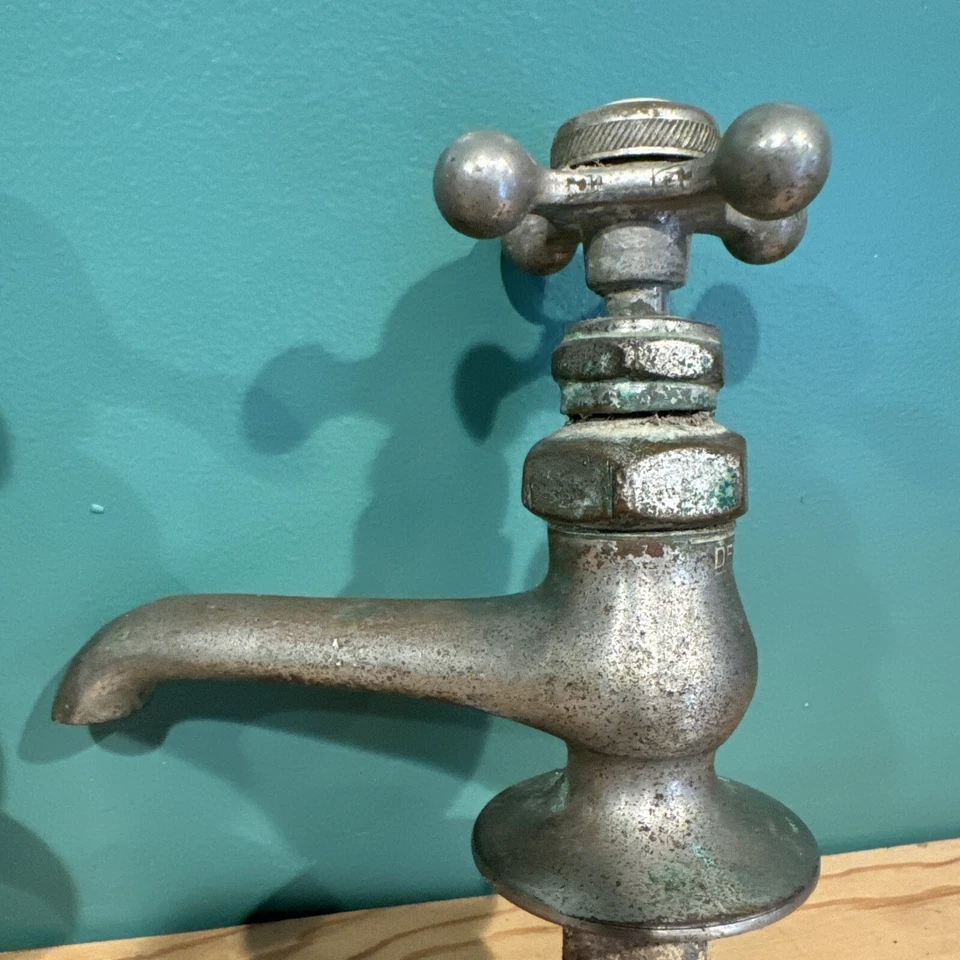 Par de grifos de fregadero frío caliente separados de latón niquelado porcelana antiguos de colección Foto 3 de 4