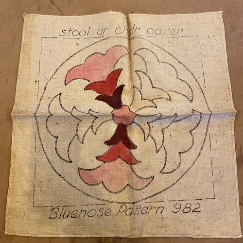 BLUENOSE HOOKED RUG PATTERN #982 FLORAL CHAIR STOOL COVER BURLAP 18x18 USA 40’s - Picture 8 of 9