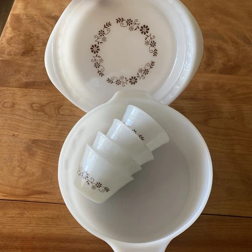 Vtg Dynaware Pyr-O-Rey Brown Daisy Milk Glass Casserole, Pie Plate & 4 ramekins