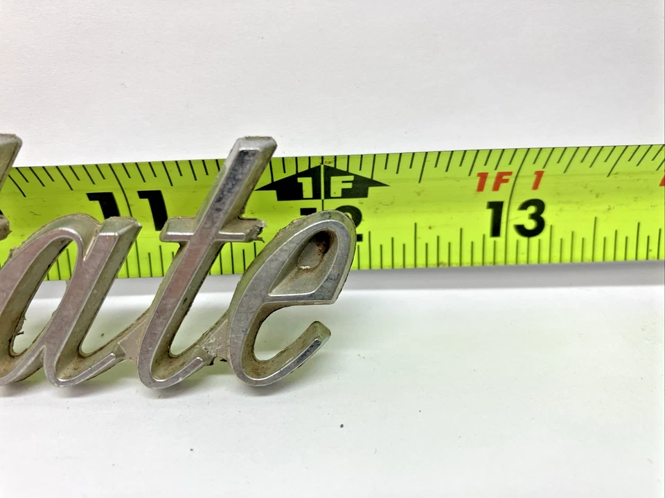 Emblema de panel Qtr OEM 8739651 / 9616496 1969-71 Chevrolet Kingswood Estate (683) Foto 3 de 4