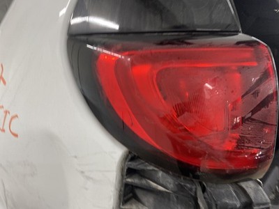 Used Left Tail Light Assembly fits: 2020 Chrysler Pacifica LED lamps quarter pan
