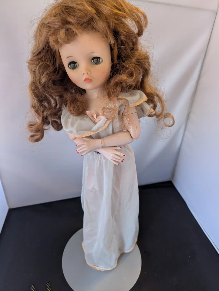 Кукла Uneeda DOLLIKIN Mommy на нескольких шарнирах 19 дюймов 2 S, несколько нарядов и париков - Изображение 2 из 4