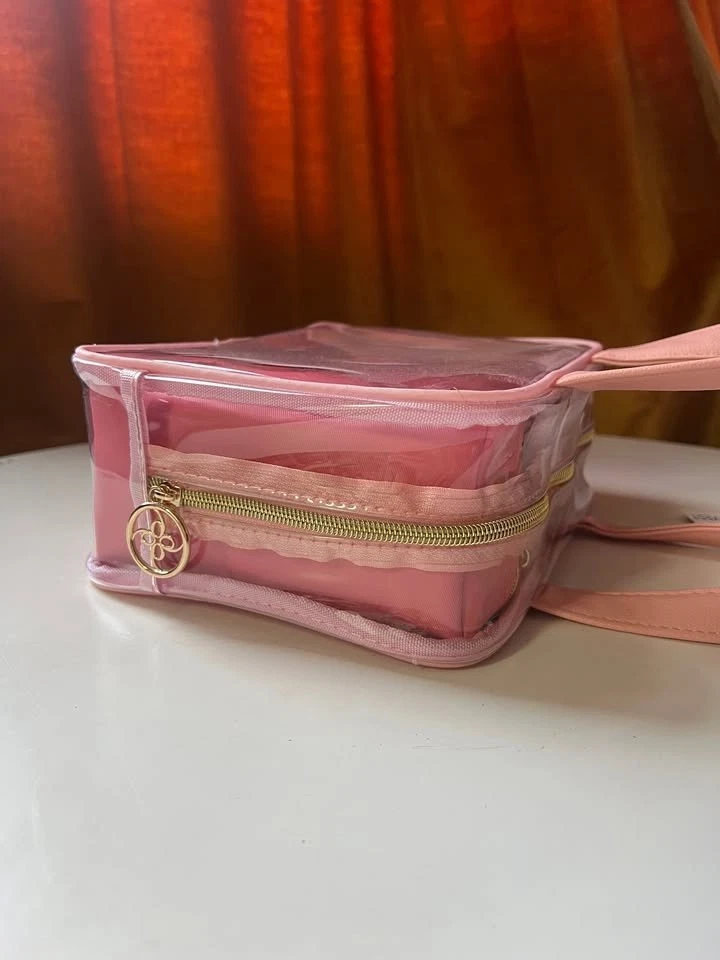 Nuevo Nine West Rosa 4 Piezas Viaje Artículos de Aseo Maquillaje Tren Estuche Bolsa Foto 4 de 4