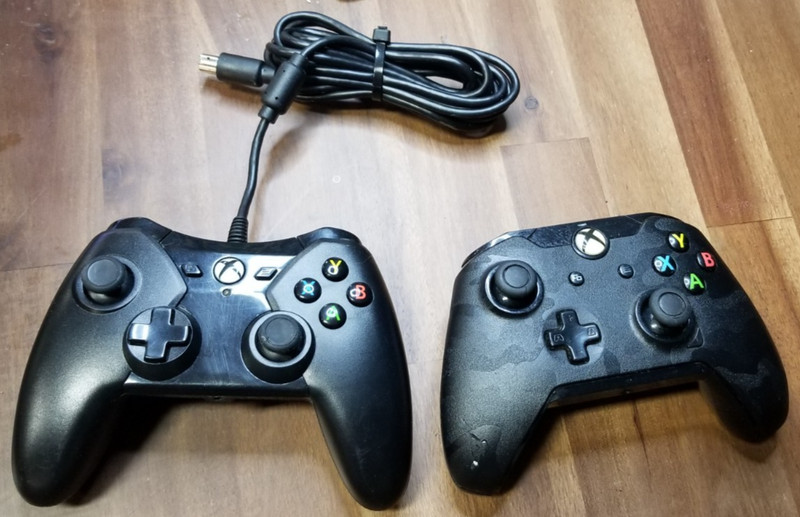 2 X-Box One Controllers
