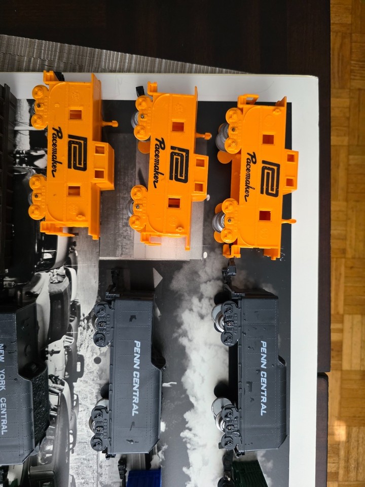 Lot of 16 Lionel HO Scale Train Cars Cabooses Tenders Tank Cars Boxcars ...