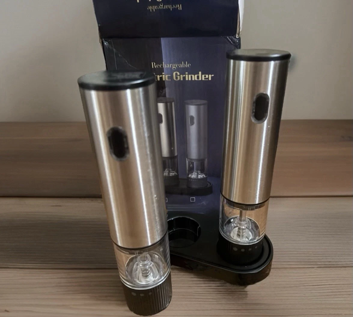 Stainless Steel Electric Salt & Pepper Grinder Set w/Base Adjustable Coarseness
Opens in a new windo