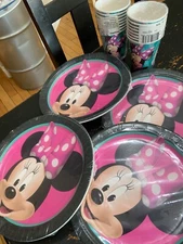 Minnie Mouse Party Pack 32 9-plates 16 9-oz Hot/ Cold Cups