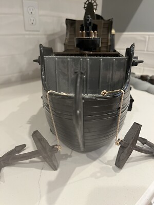 Pirates of the Caribbean Dead Mans Chest Ultimate Black Pearl Ship