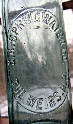 N.H. Spring Water Co. 8 Unzen flasche. DIE WEHRE, NH